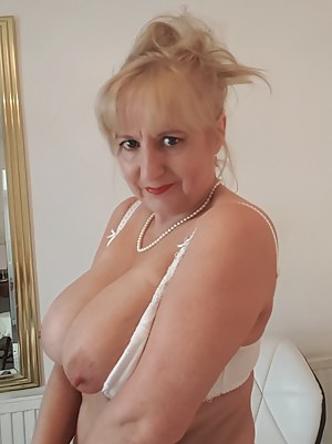 Big Tits Moms Porn Pictures
